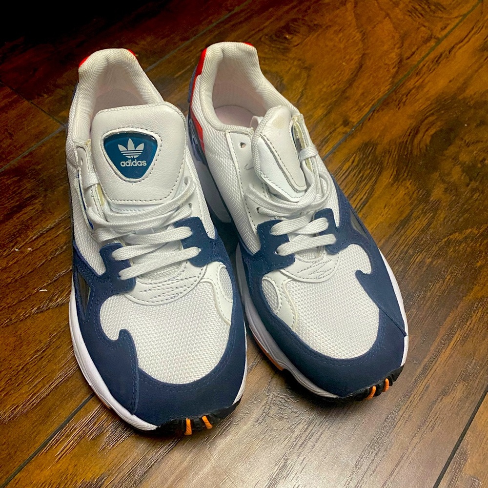 Shoes size 6